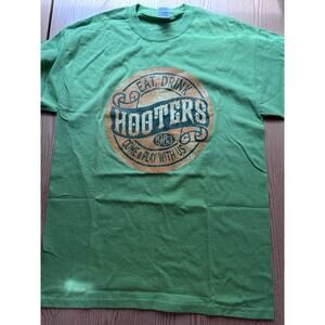 New Mens Hooters 🦉 “Eat Drink Come & Play With Us” T-shirt Florida Green Medium